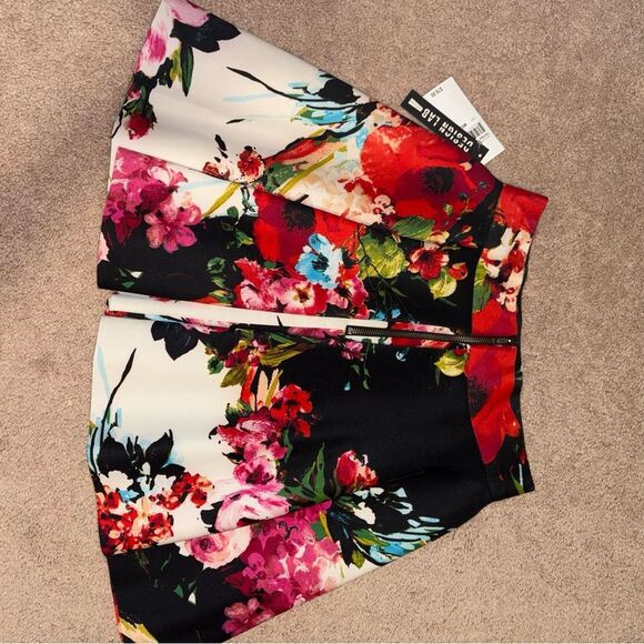 DESIGN LAB Floral Pleated A-Line Skirt – Size M NWT - Picture 2 of 4